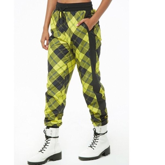Pants - Striped-side plaid joggers🐸